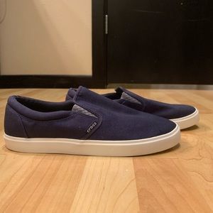 NEW Men’s slip on tennis shoes, navy Crocs.